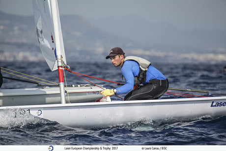 Antonio Coronilla navegando en ILCA en rumbo de empopada