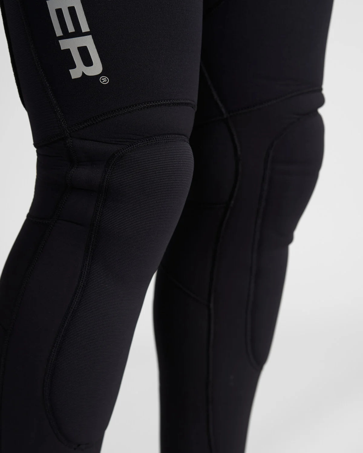 Culeras Pro Hikers 2.0 Rooster — detalle soporte lumbar y tirante de pecho
