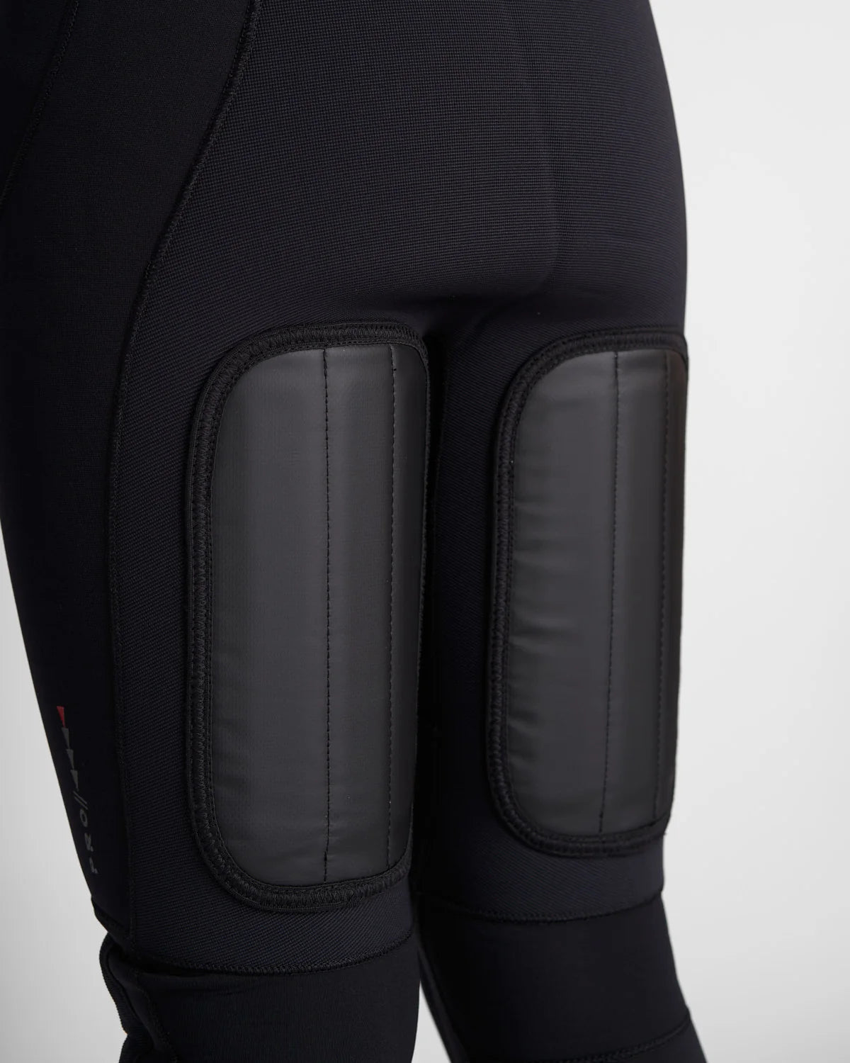 Culeras Pro Hikers 2.0 Rooster — detalle protección de rodilla 5 mm